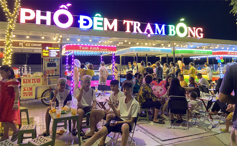 Phố đêm Trạm Bóng - Sôi động và cực nóng