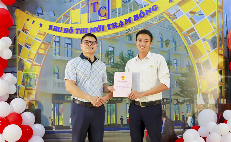 Khách hàng bất ngờ vì tiến độ làm sổ đỏ của khu đô thị mới Trạm Bóng quá nhanh chóng